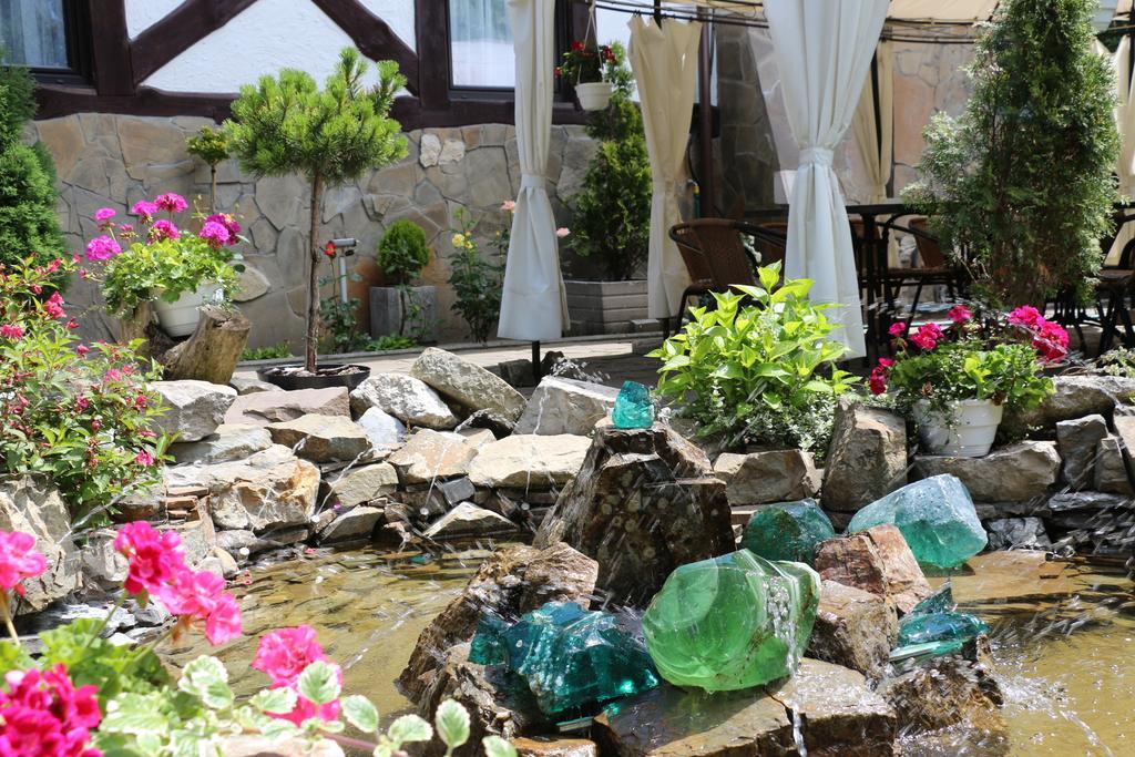 Eco Grill Hotel Restaurant Aquarius Lviv Exterior foto